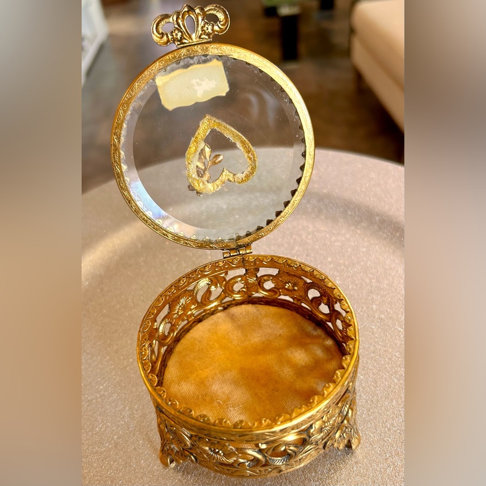 VTG 1960’s Filigree Beveled Glass Round Jewelry Trinket Box w/Original Sticker